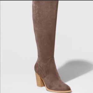 DV By Dolce Vita Knee High Boots in Brown. Size 9